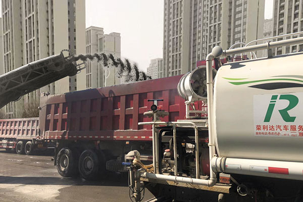 挖掘機(jī)租賃要考慮期限、費(fèi)用等事項(xiàng)